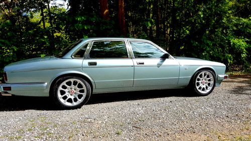 The Jaguar XKR XJR Refurbished Double 5 Alloy Wheels Give this Immaculate XJ40 an Impressive Sporting Look 